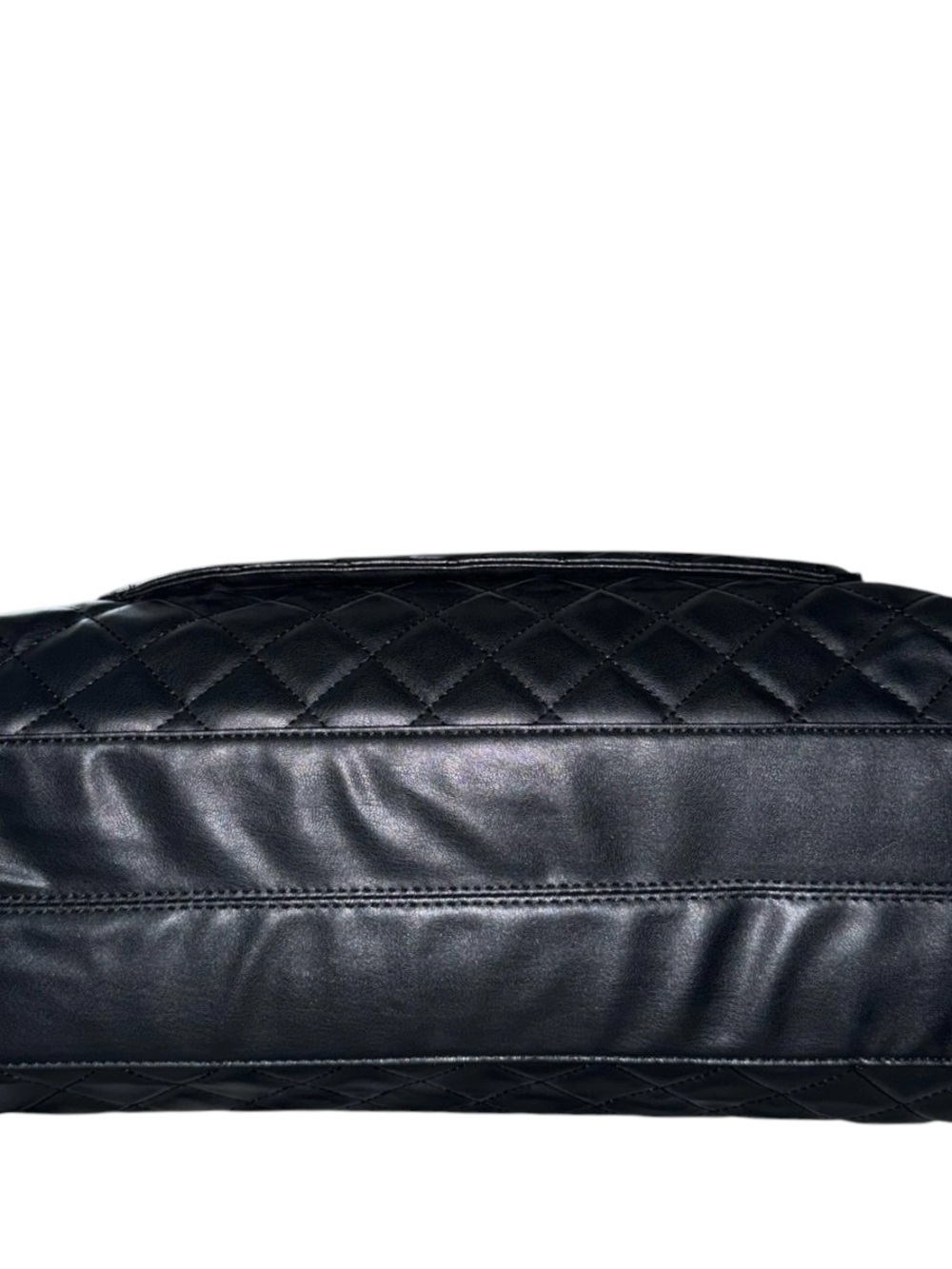GILDA PARIS XL Quilted Tote with Gold Chain Accents in Black - Picture 3 of 4